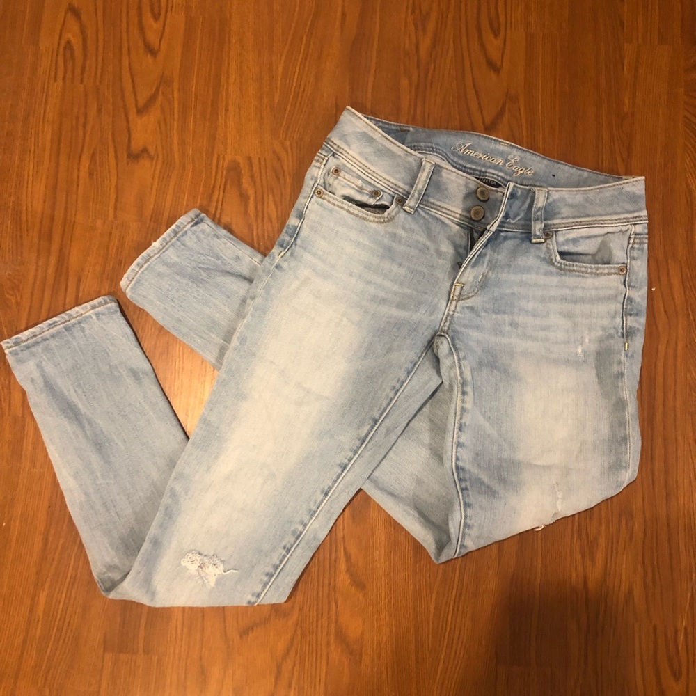 Light wash AE skinny jeans